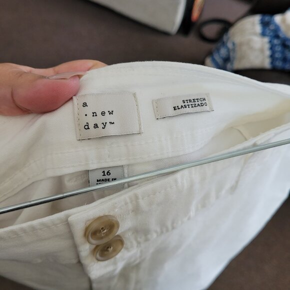 A New Day White Stretch Shorts - Picture 4 of 8